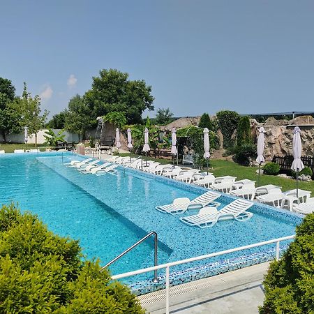 "Poseidon" Centar Aparthotel Stari Banovci Luaran gambar