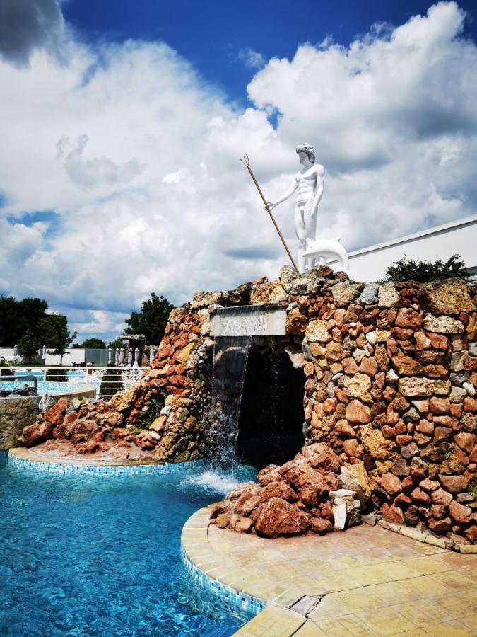 "Poseidon" Centar Aparthotel Stari Banovci Luaran gambar