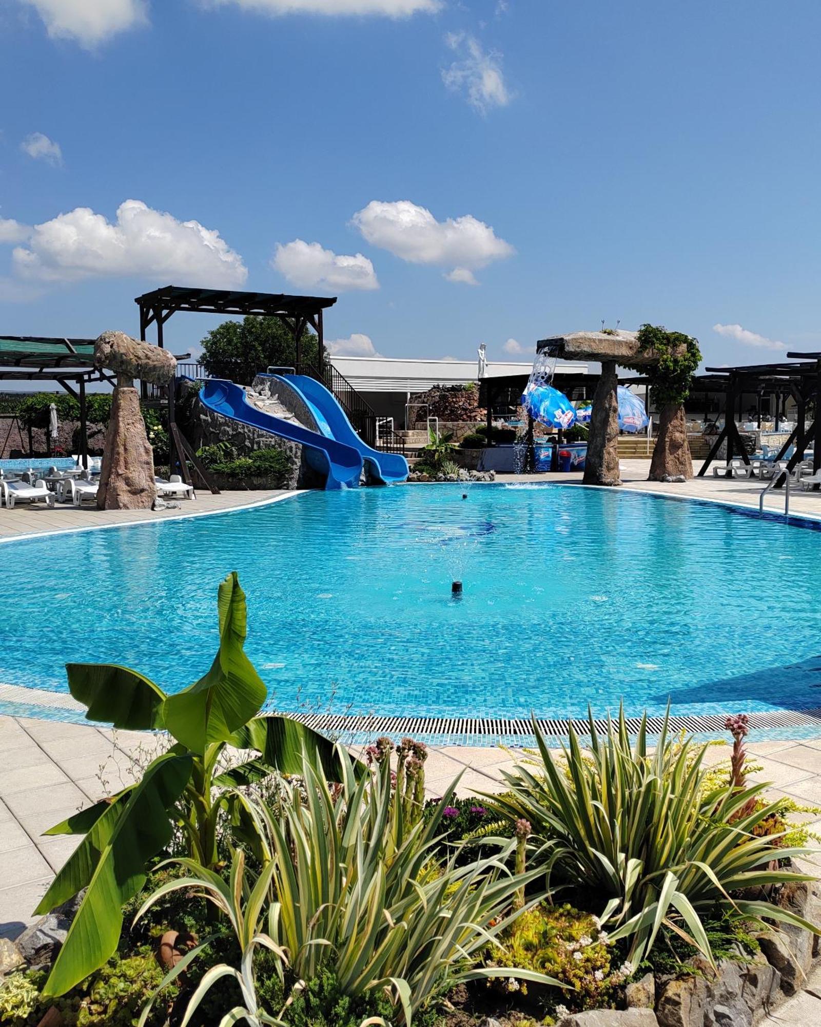 "Poseidon" Centar Aparthotel Stari Banovci Luaran gambar
