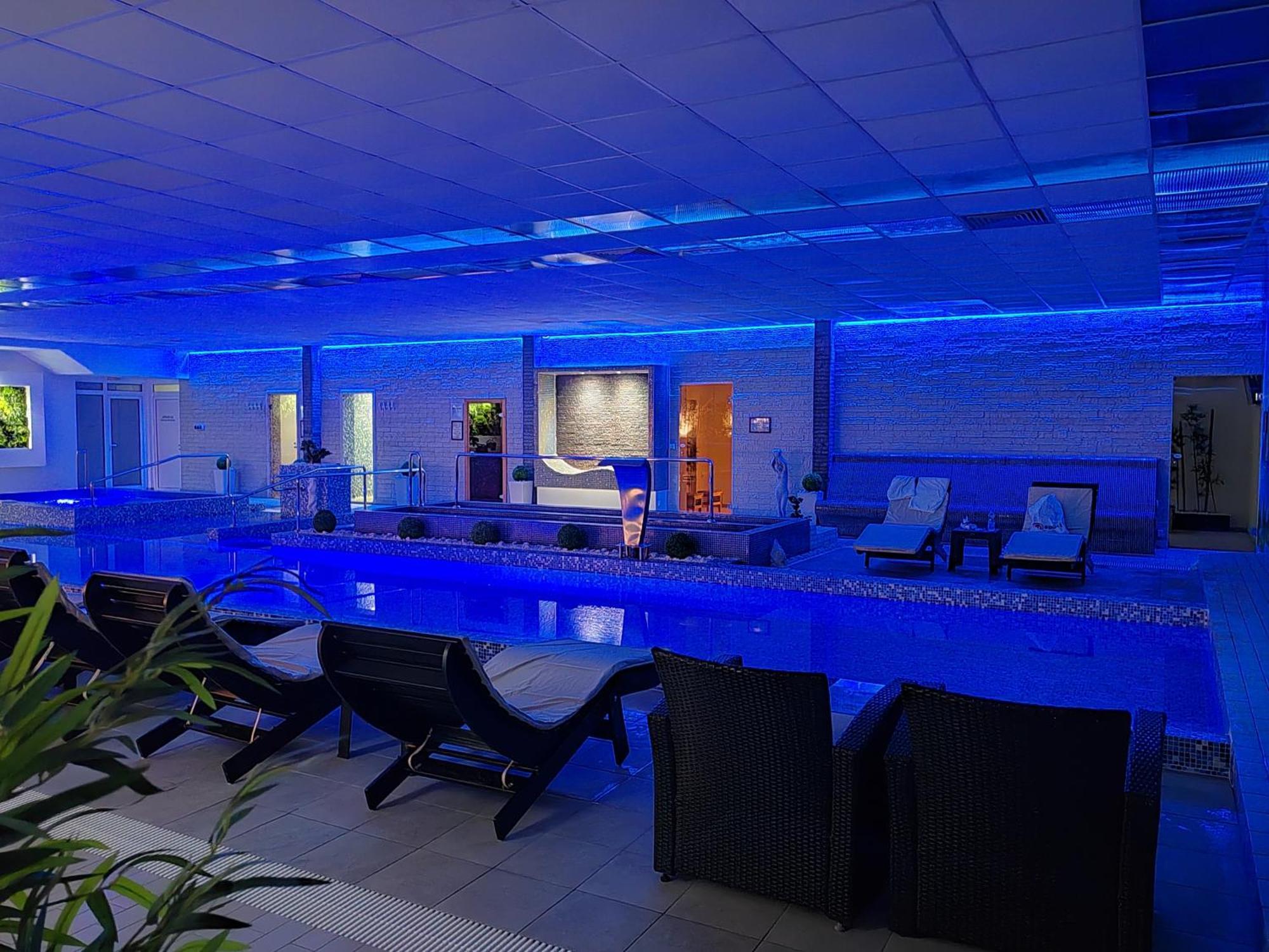 "Poseidon" Centar Aparthotel Stari Banovci Luaran gambar