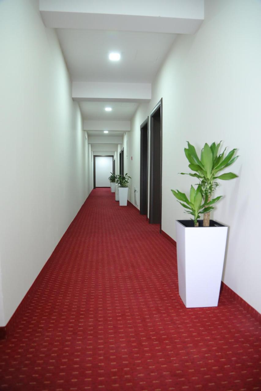 "Poseidon" Centar Aparthotel Stari Banovci Luaran gambar