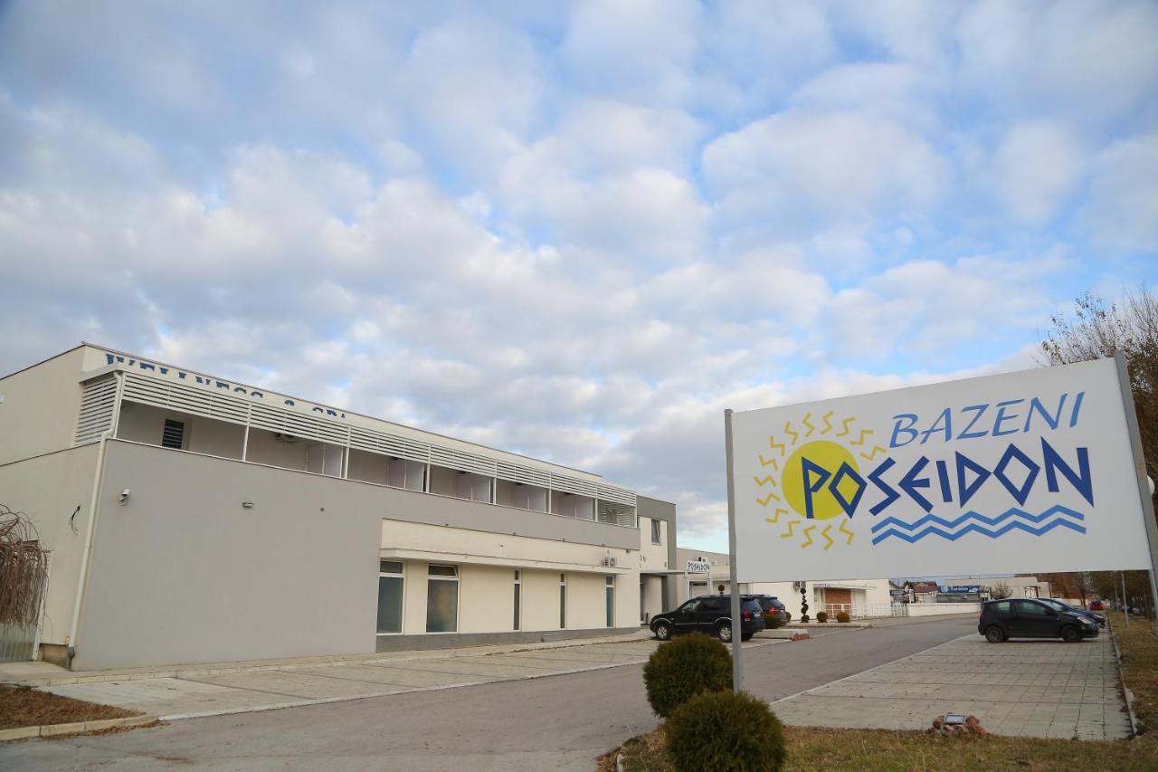 "Poseidon" Centar Aparthotel Stari Banovci Luaran gambar