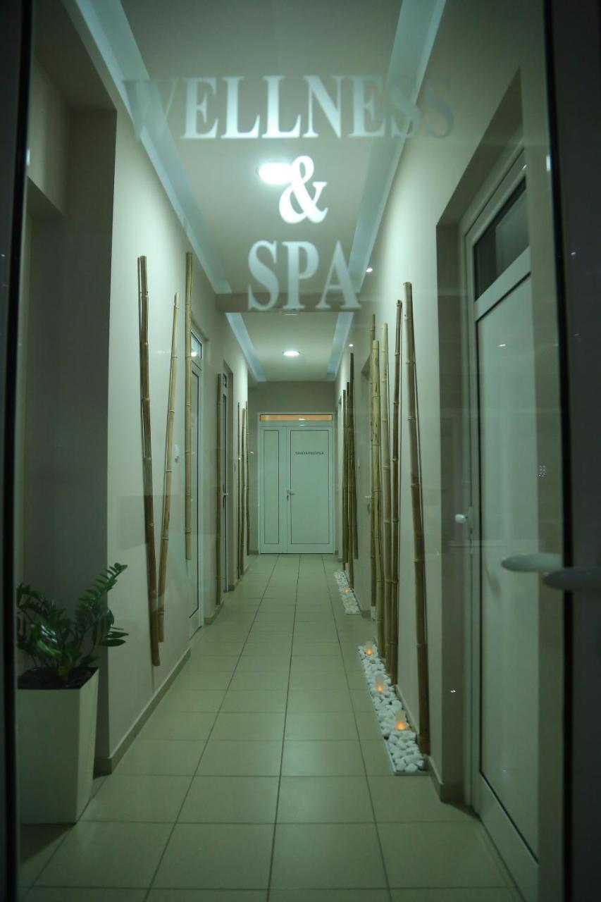 "Poseidon" Centar Aparthotel Stari Banovci Luaran gambar