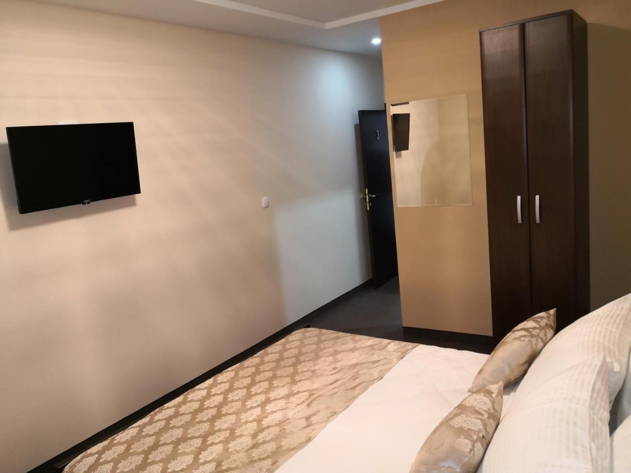 "Poseidon" Centar Aparthotel Stari Banovci Luaran gambar