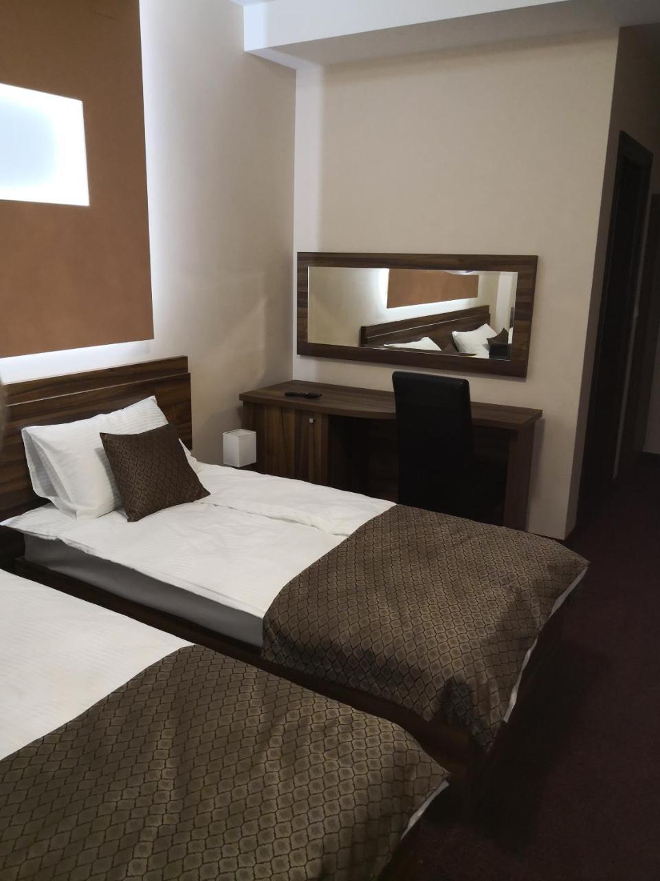 "Poseidon" Centar Aparthotel Stari Banovci Luaran gambar