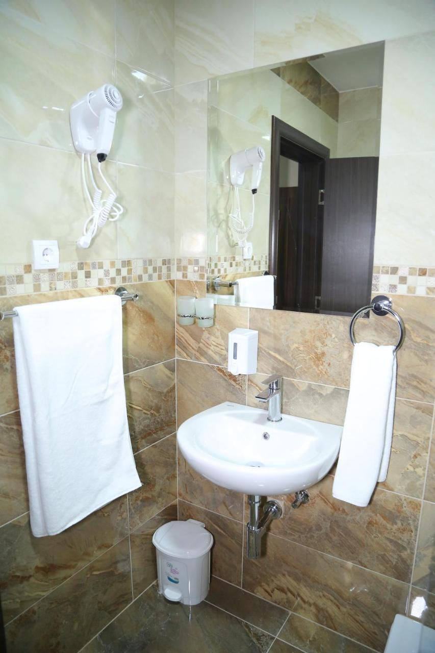 "Poseidon" Centar Aparthotel Stari Banovci Luaran gambar