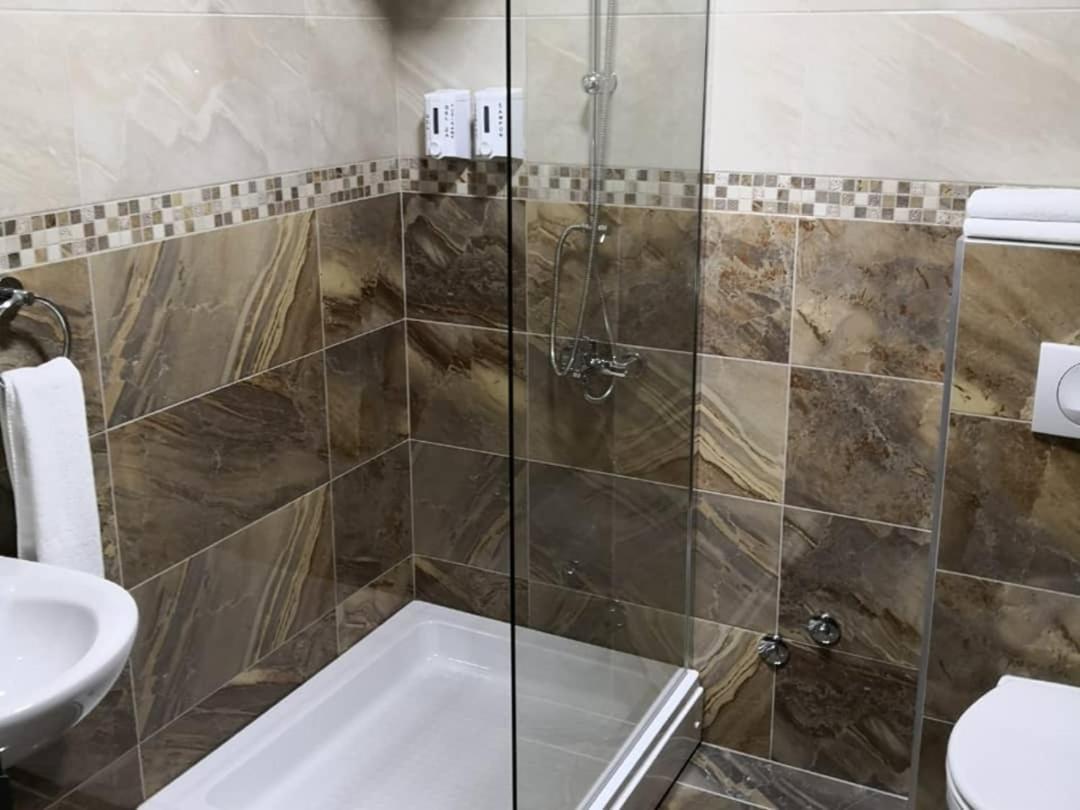 "Poseidon" Centar Aparthotel Stari Banovci Luaran gambar