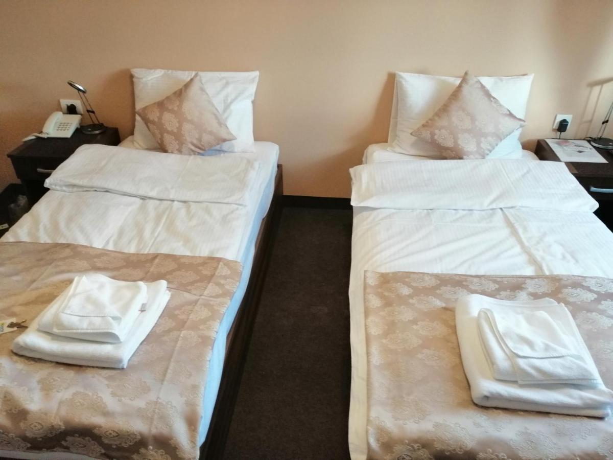 "Poseidon" Centar Aparthotel Stari Banovci Luaran gambar